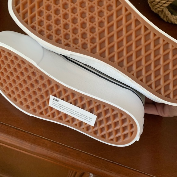 Brand new in box - Vans Sk8-Hi tapered platform shoes - Picture 3 of 4